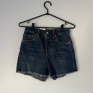 BNWT Levi’s Ribcage denim Shorts